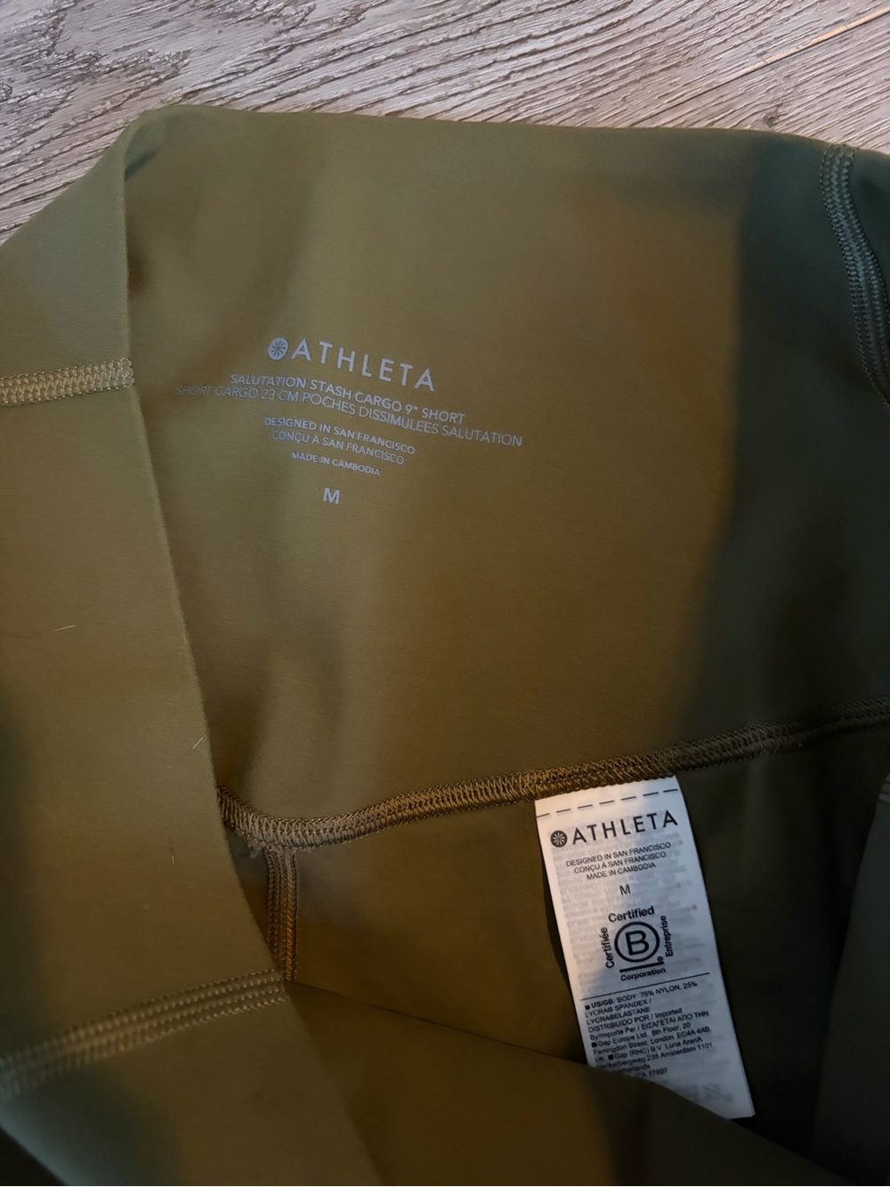 NWT athleta salutation stash 9in cargo biker shorts - Picture 4 of 4